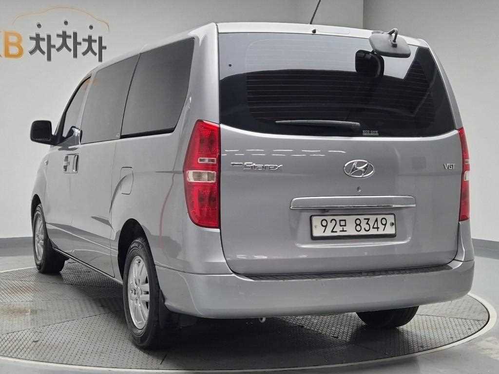 HYUNDAI Starex - Vista 2