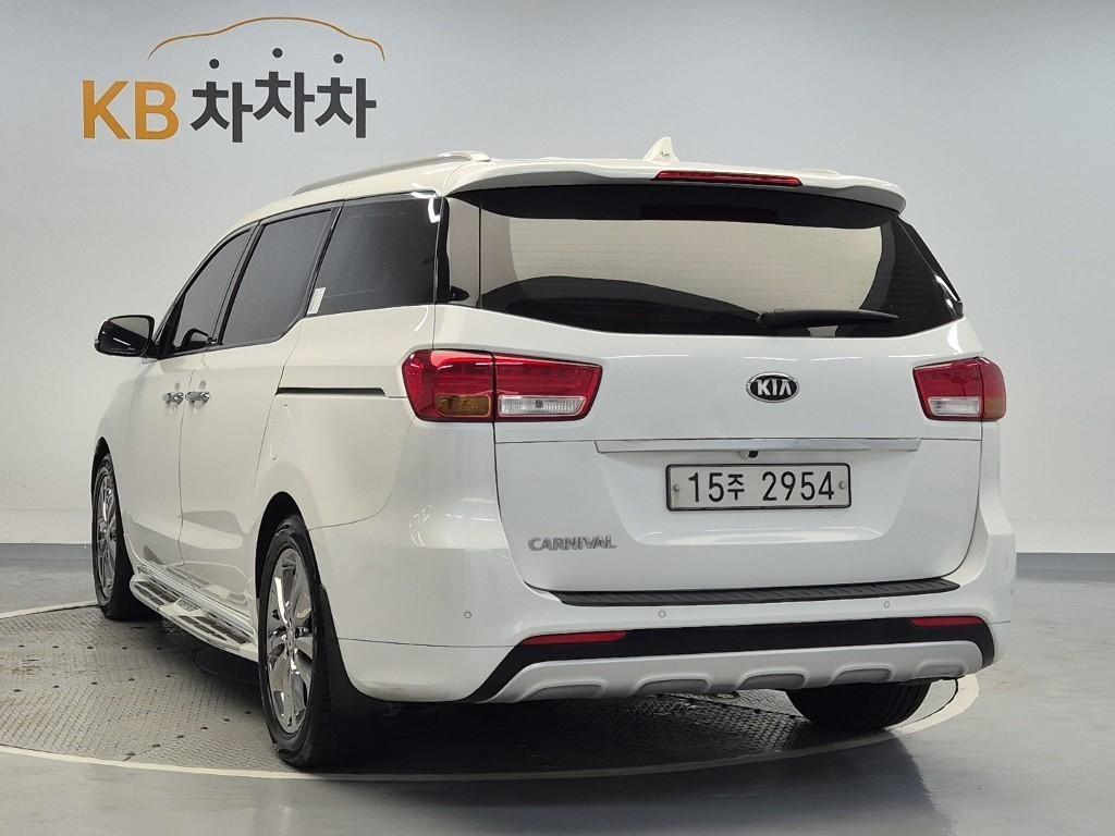 KIA Carnival - Vista 2
