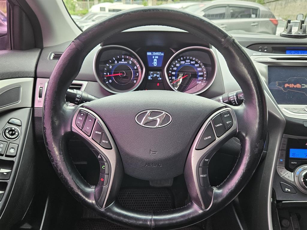 HYUNDAI Avante - Vista 7