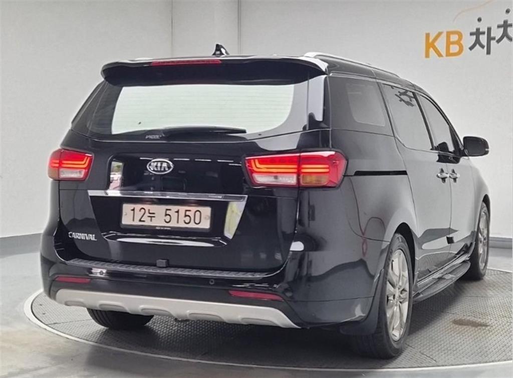 KIA Carnival - Vista 4
