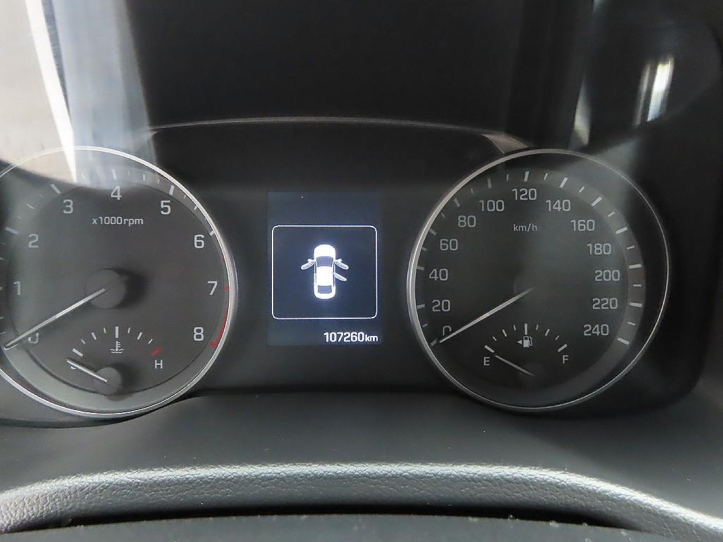 HYUNDAI Avante - Vista 11