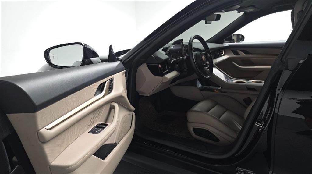 Porsche Taycan - Vista 10