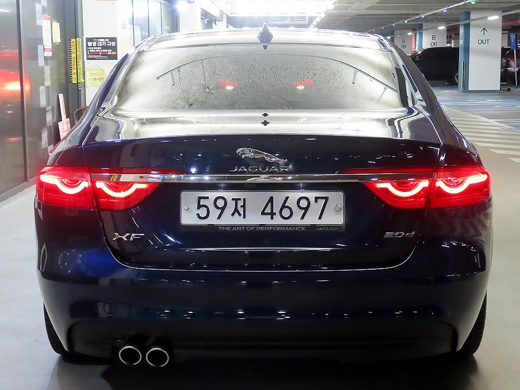 Jaguar XF - Vista 5