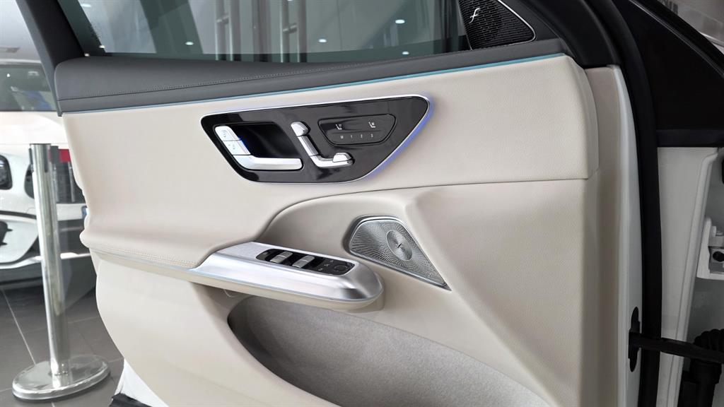 Mercedes Benz E class - Vista 11
