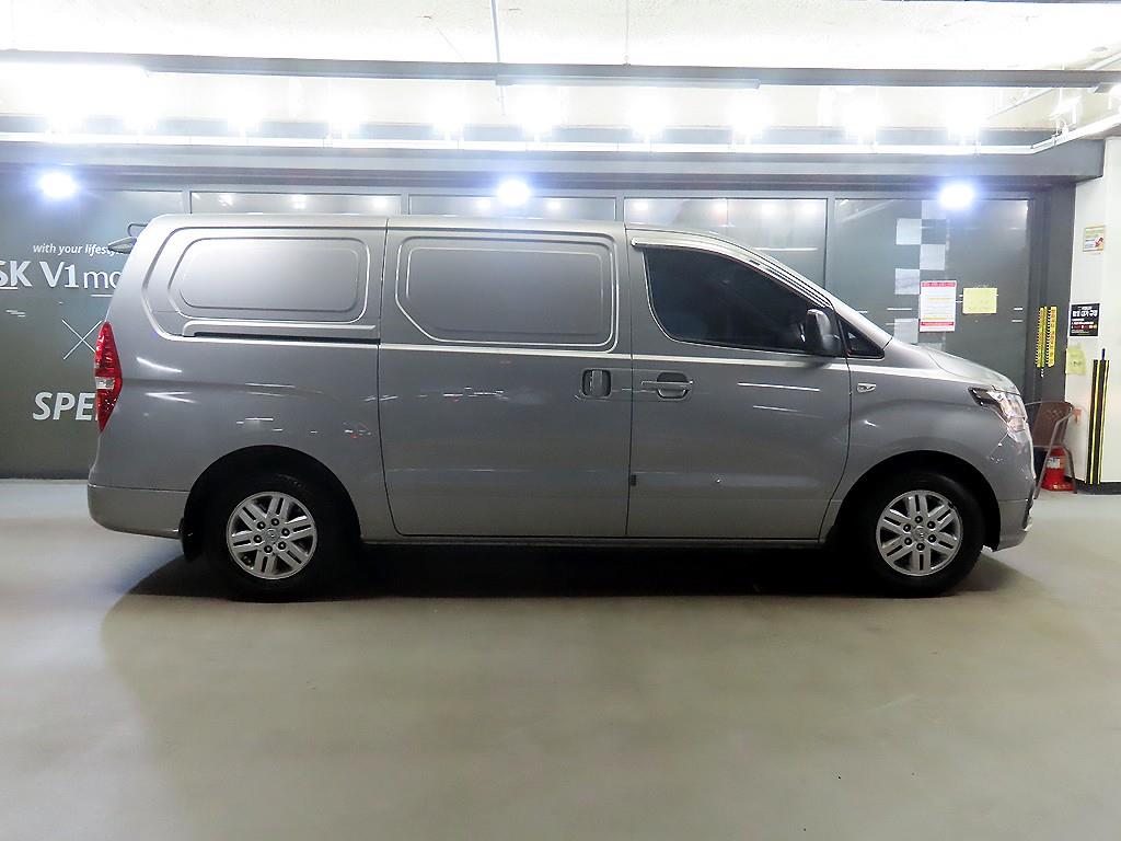 HYUNDAI Starex - Vista 3