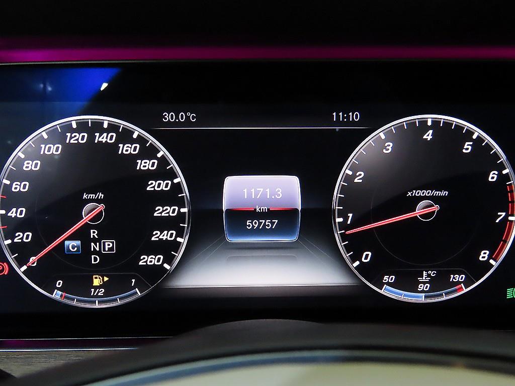 Mercedes Benz E class - Vista 9