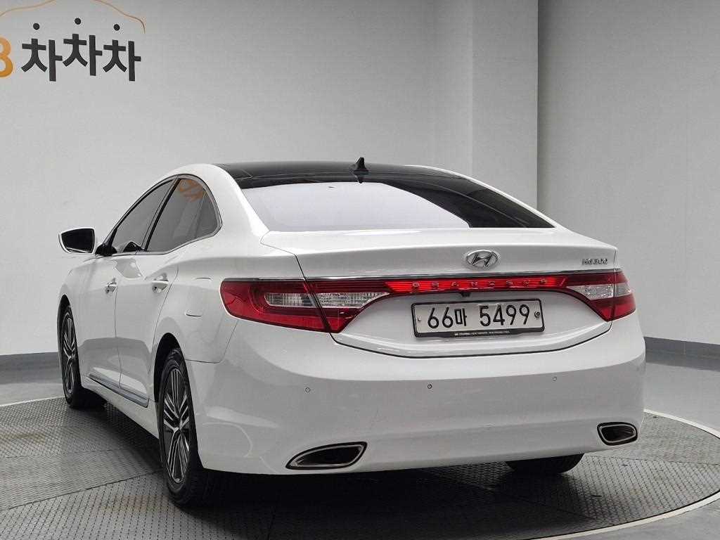 HYUNDAI Grandeur - Vista 2