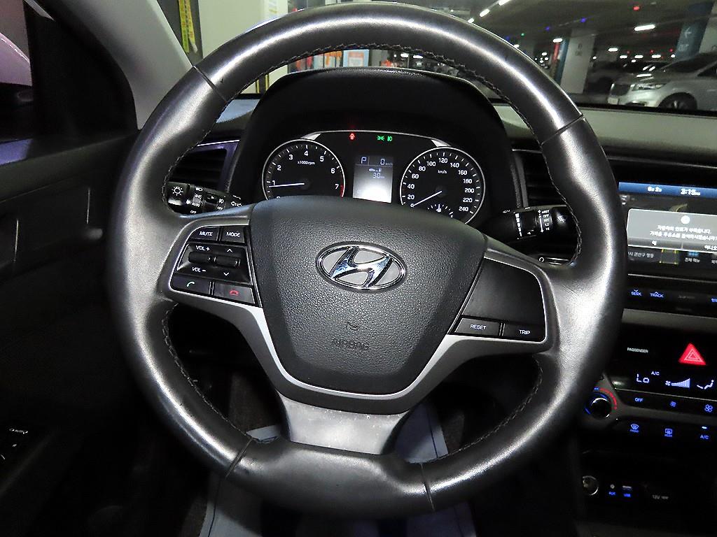HYUNDAI Avante - Vista 8