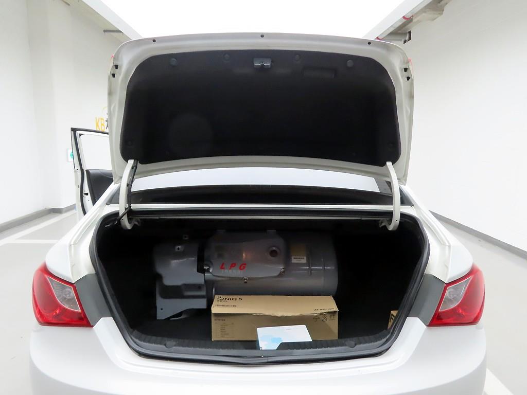 HYUNDAI Sonata - Vista 5