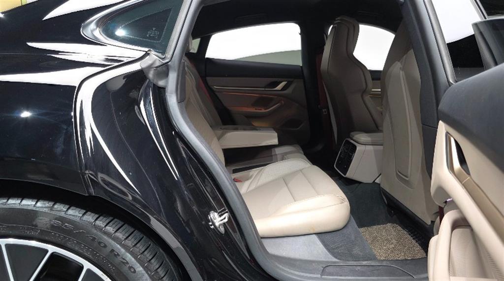 Porsche Taycan - Vista 12