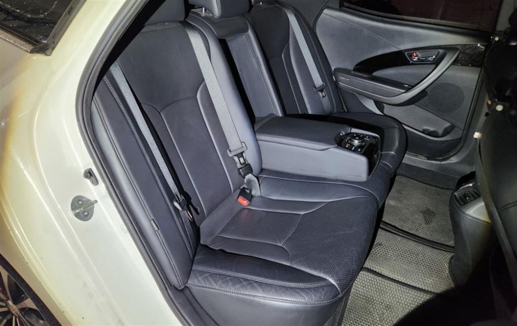 HYUNDAI Grandeur - Vista 11