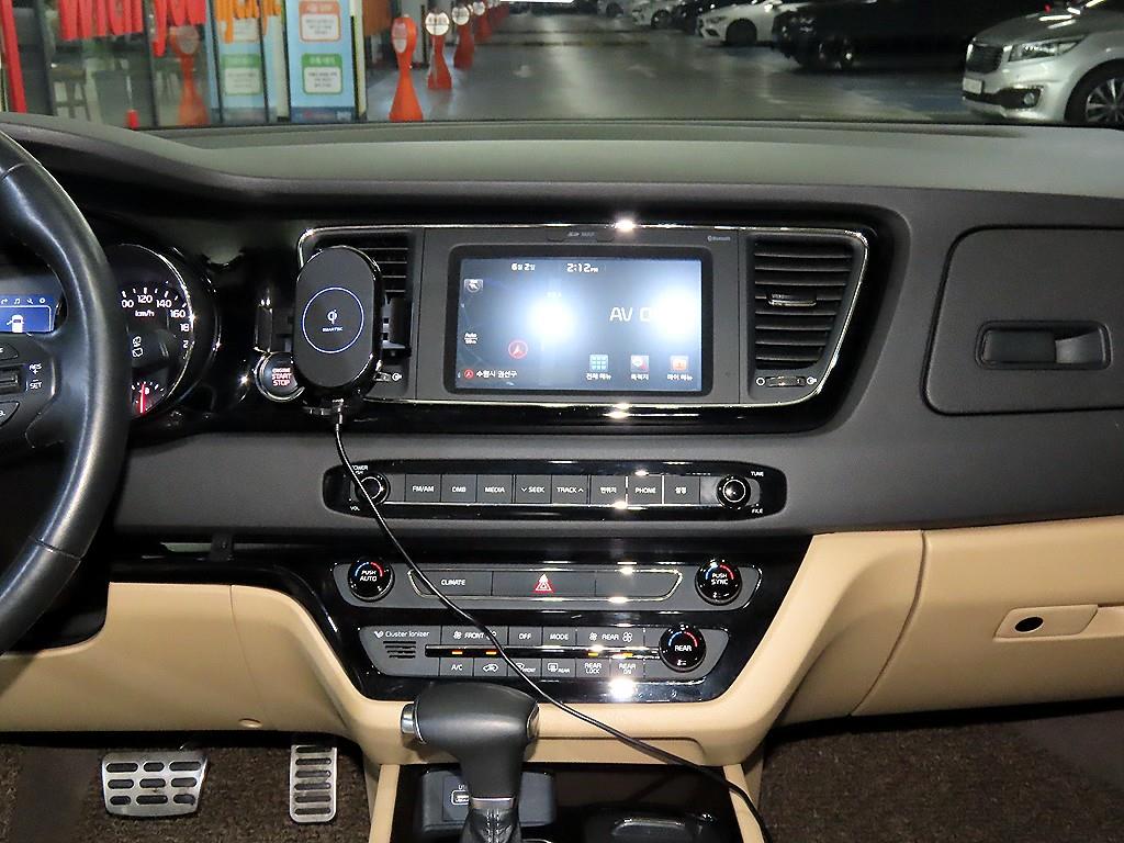 KIA Carnival - Vista 11