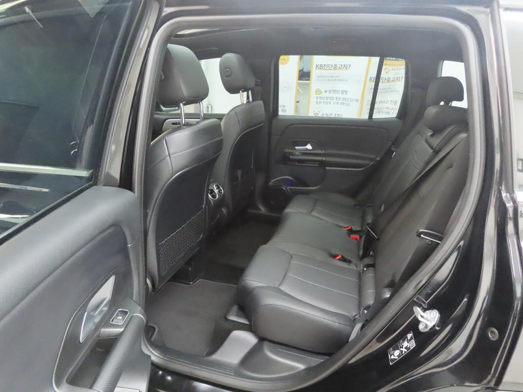 Mercedes Benz GLB Class - Vista 6