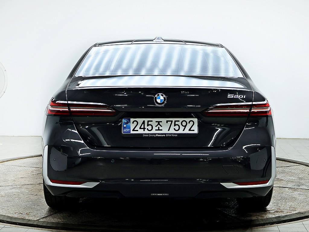 BMW 5 Series - Vista 5