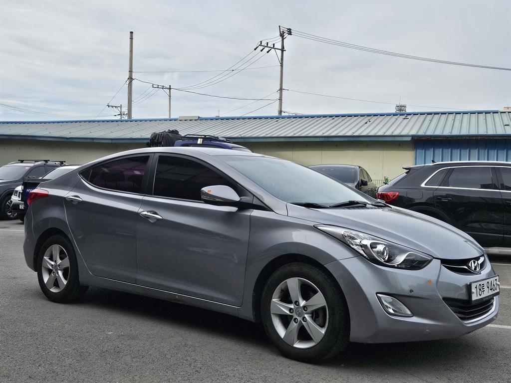 HYUNDAI Avante - Vista 3