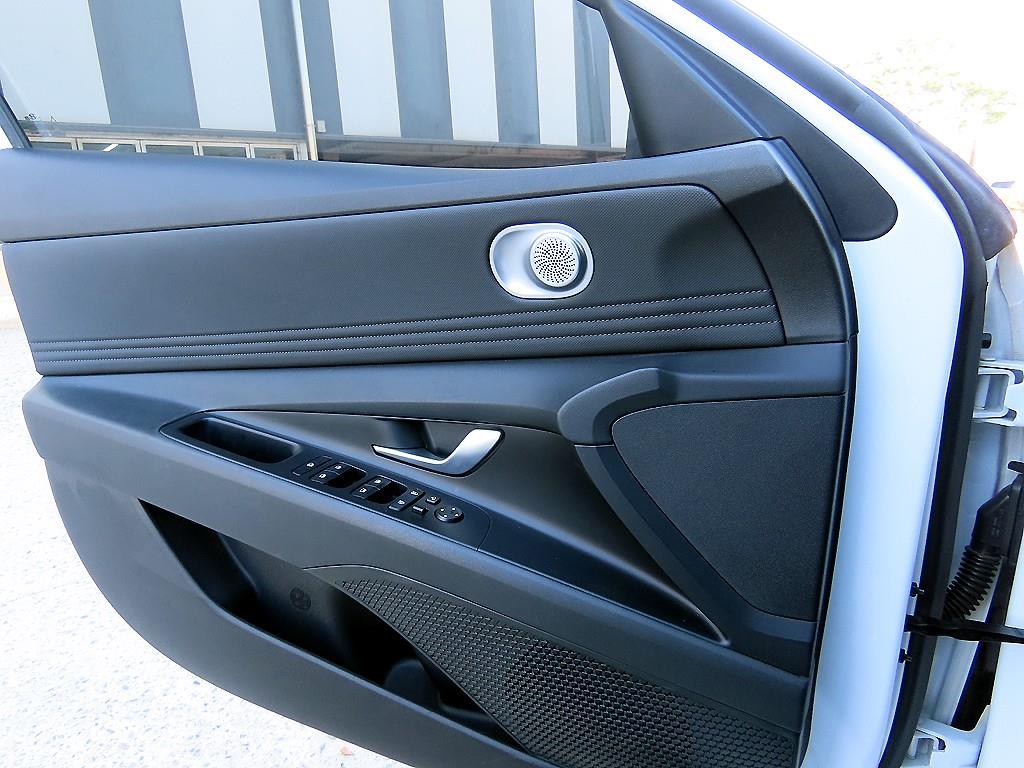 HYUNDAI Avante - Vista 11
