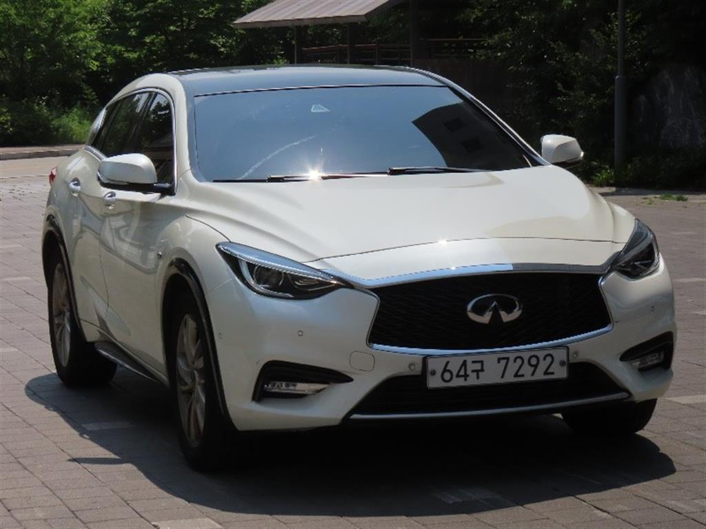 Infiniti Q - Vista 3