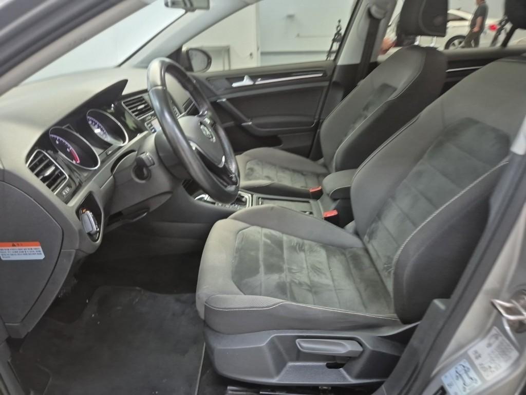 Volkswagen Golf - Vista 11