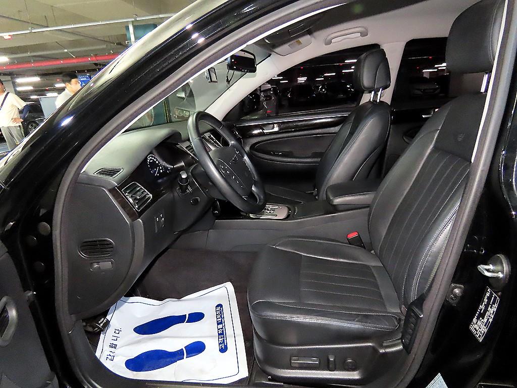HYUNDAI Genesis - Vista 6