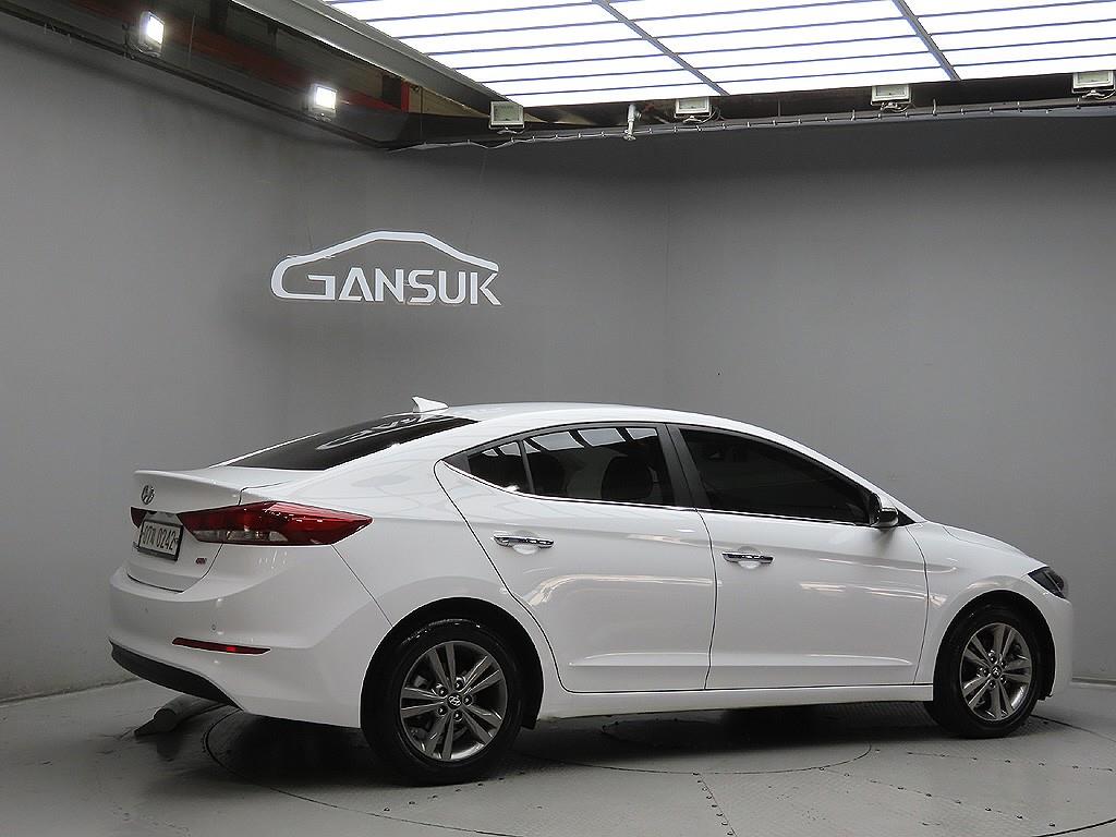 HYUNDAI Avante - Vista 7