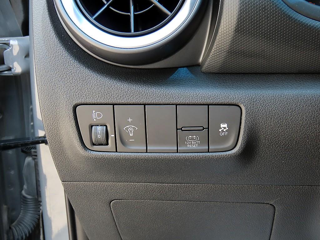 HYUNDAI Kona - Vista 12