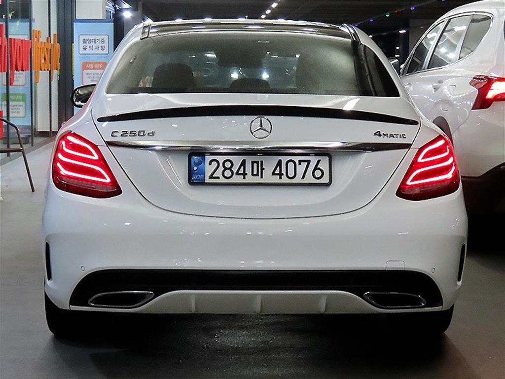 Mercedes Benz C Class - Vista 5
