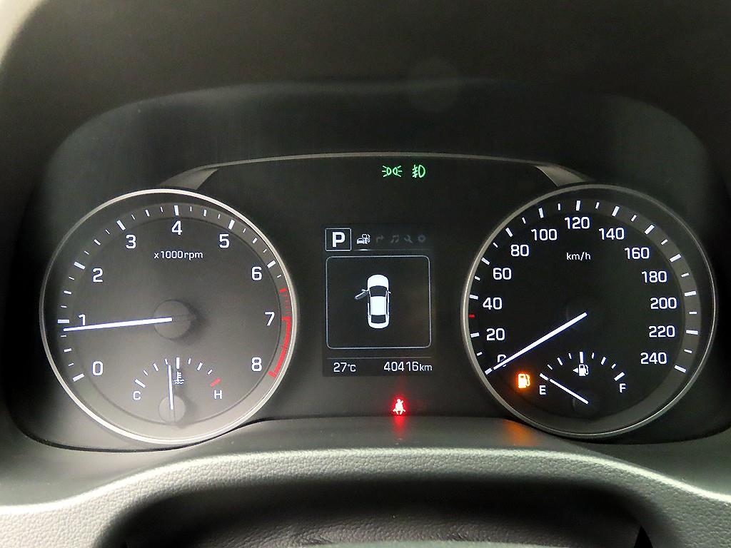HYUNDAI Avante - Vista 8