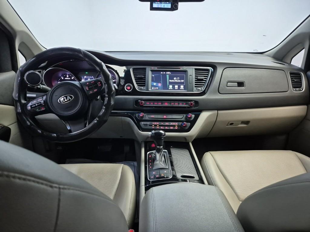 KIA Carnival - Vista 7