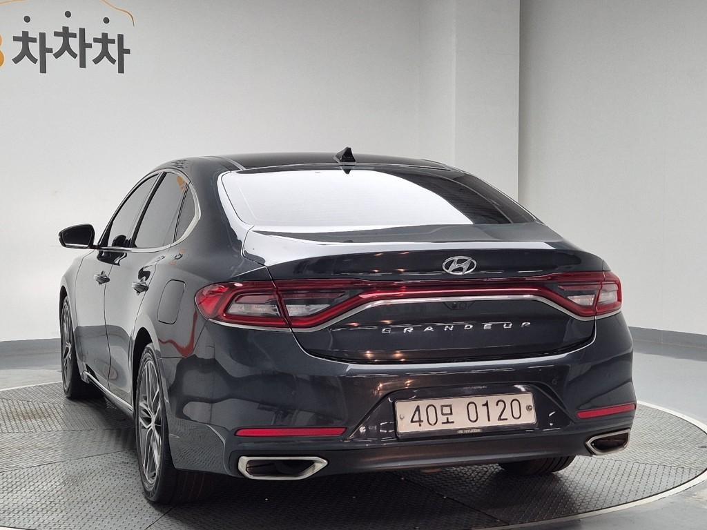 HYUNDAI Grandeur - Vista 2