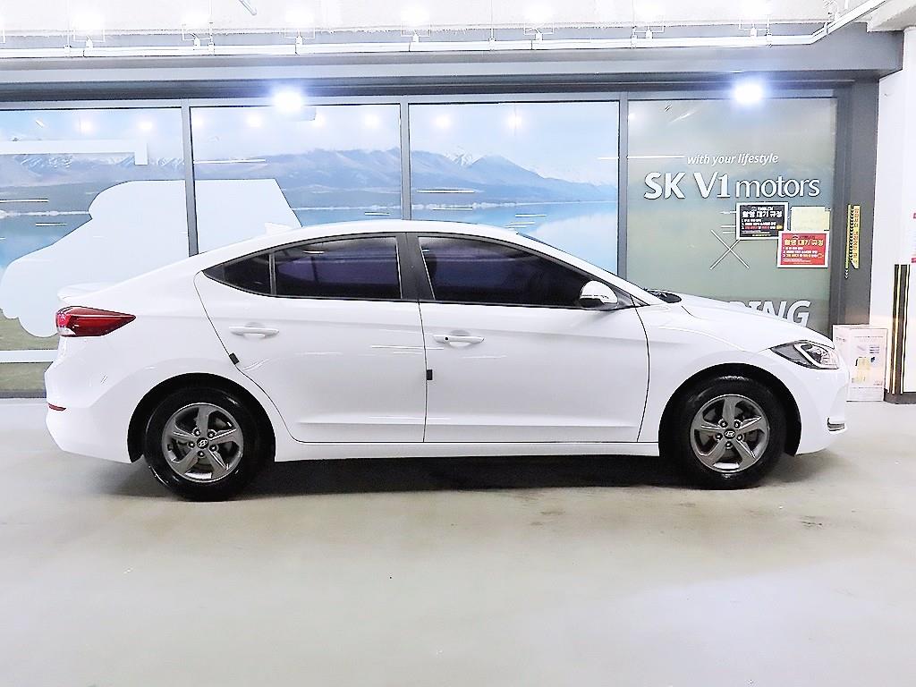 HYUNDAI Avante - Vista 3