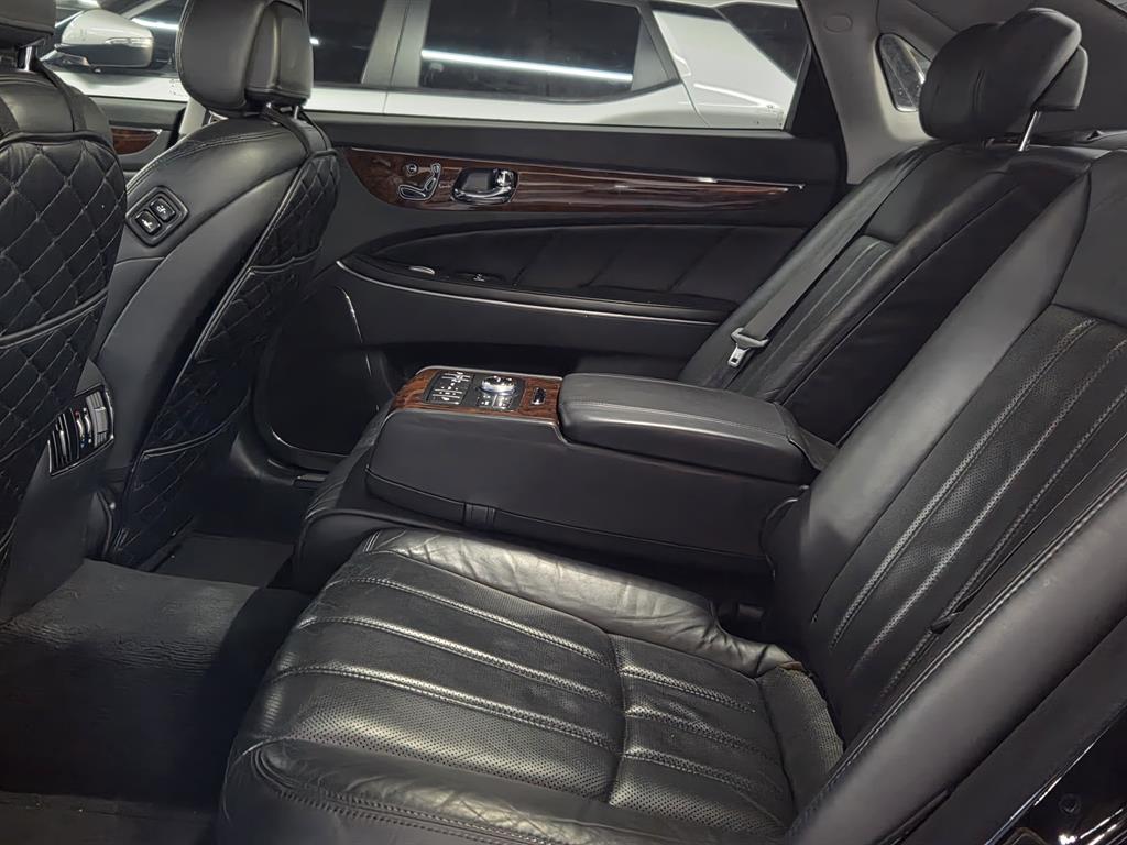 HYUNDAI Equus - Vista 7
