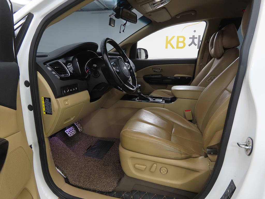 KIA Carnival - Vista 5
