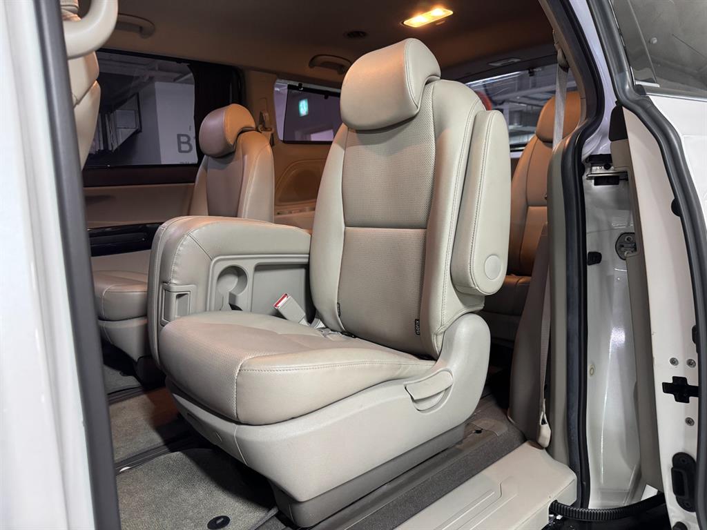 KIA Carnival - Vista 7