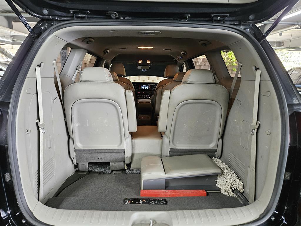 KIA Carnival - Vista 6