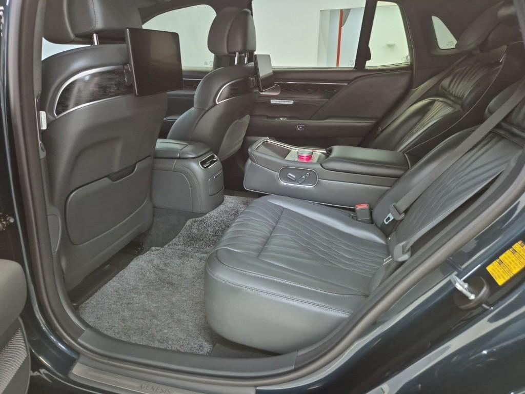 Genesis G90 - Vista 12