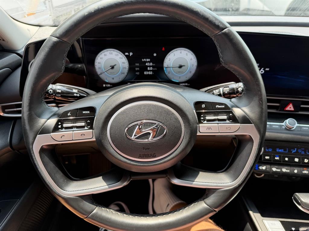 HYUNDAI Avante - Vista 3
