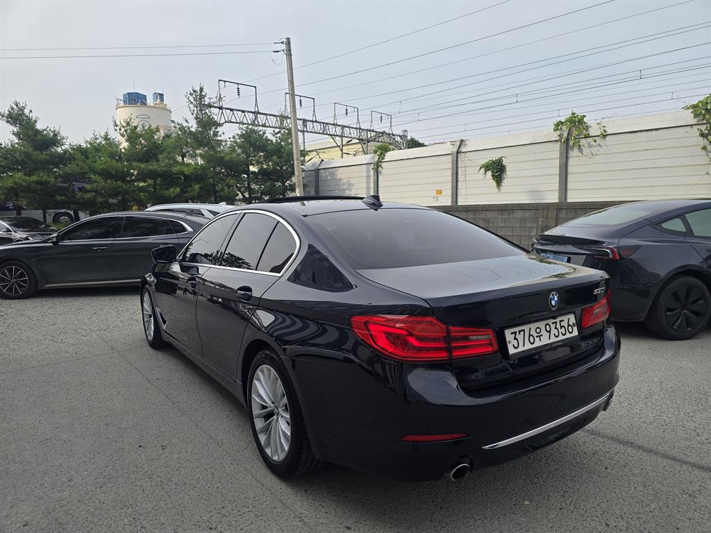BMW 5 Series - Vista 4