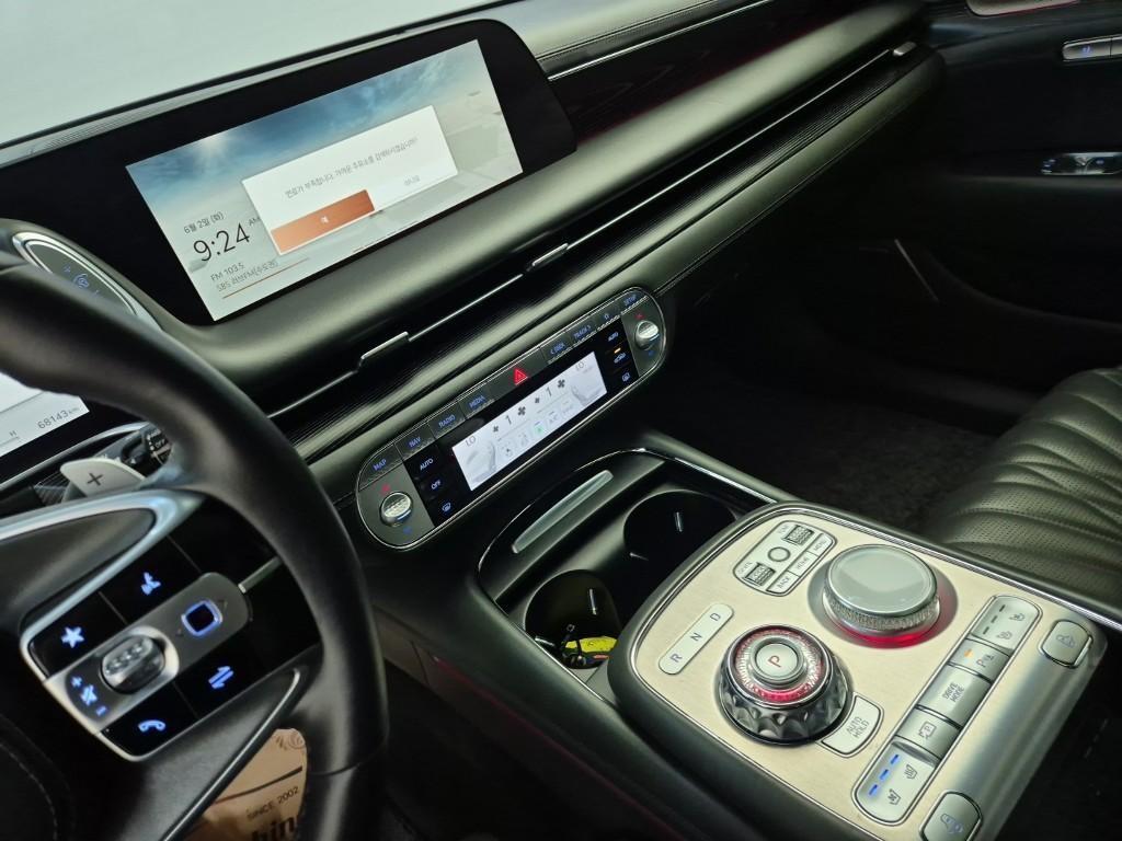Genesis G90 - Vista 10