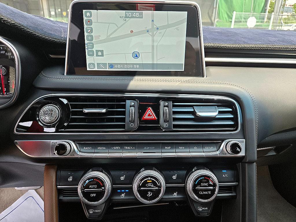 Genesis G70 - Vista 10