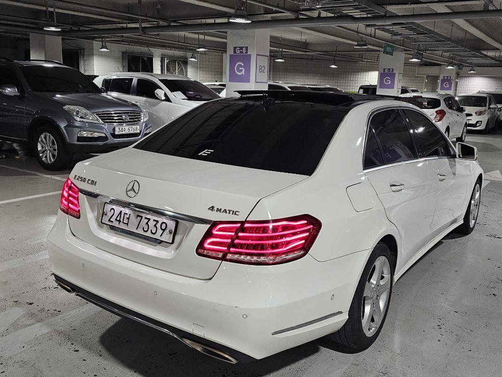 Mercedes Benz E class - Vista 4