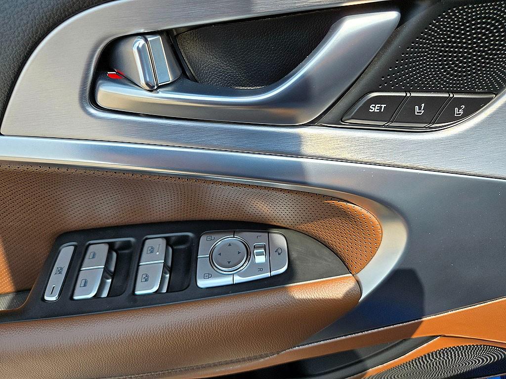 Genesis G70 - Vista 12