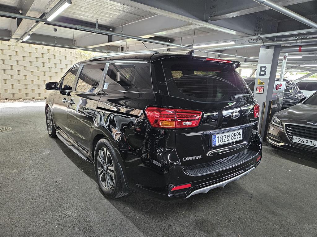 KIA Carnival - Vista 4