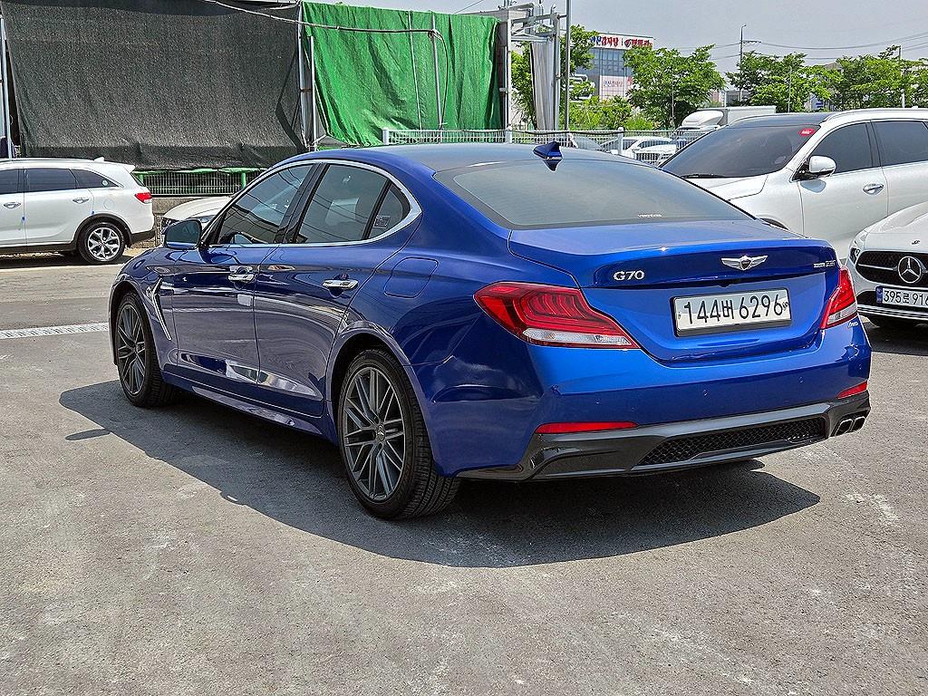 Genesis G70 - Vista 3