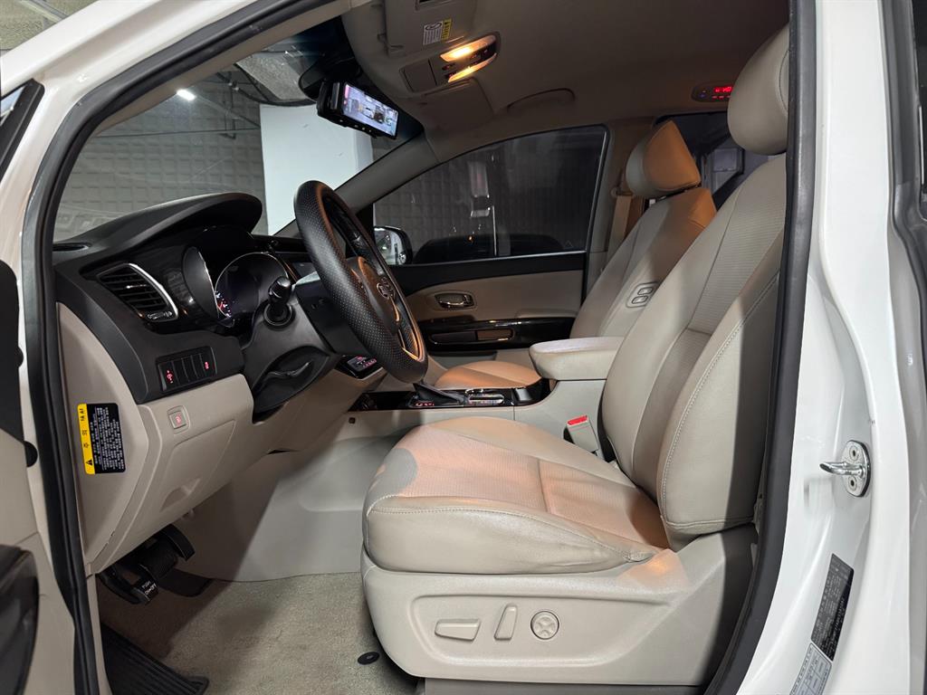 KIA Carnival - Vista 6