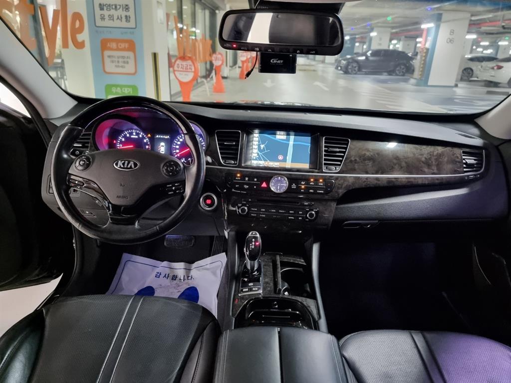 KIA K9 - Vista 8