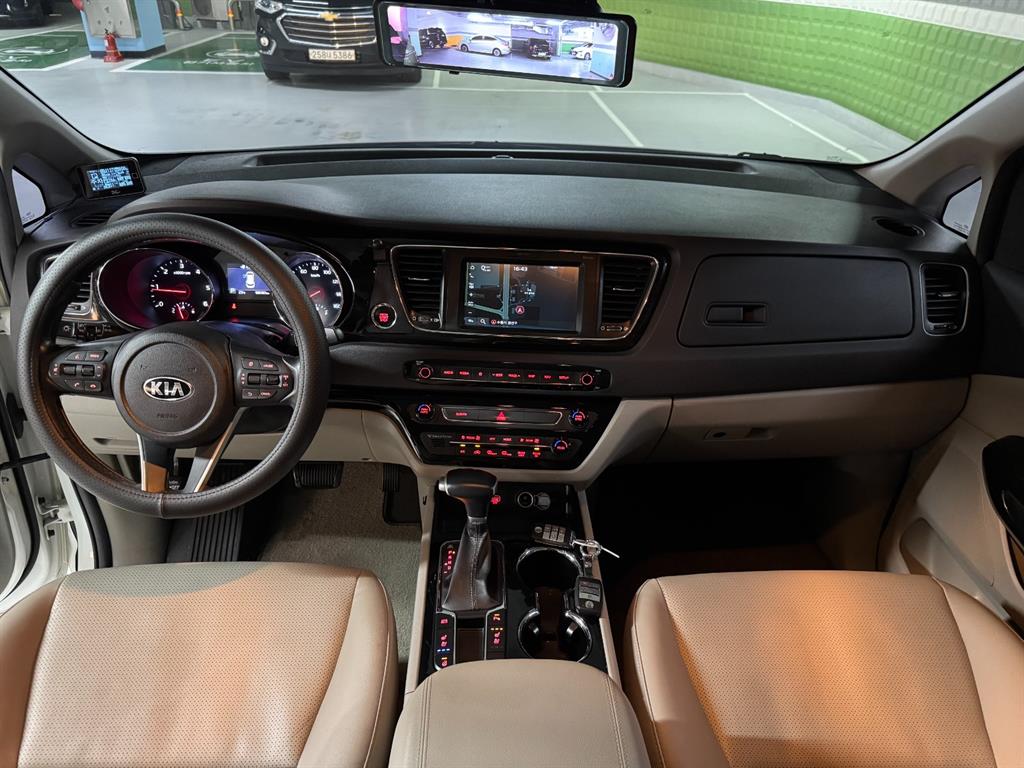 KIA Carnival - Vista 8