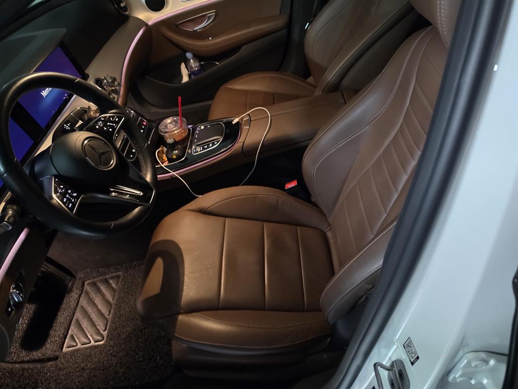 Mercedes Benz E class - Vista 4