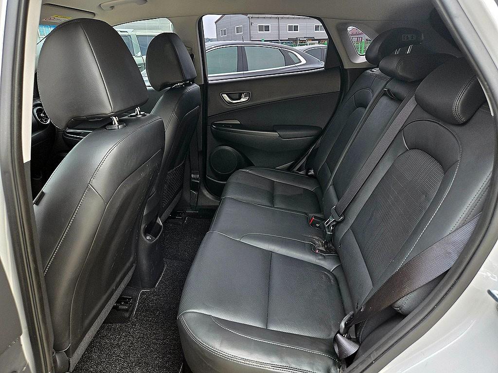 HYUNDAI Kona - Vista 7