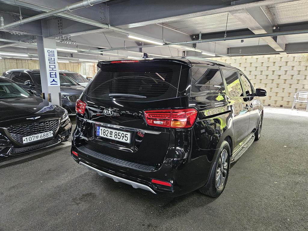 KIA Carnival - Vista 3