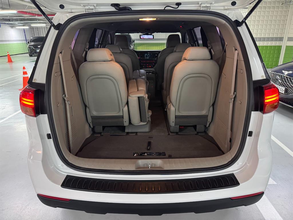 KIA Carnival - Vista 5